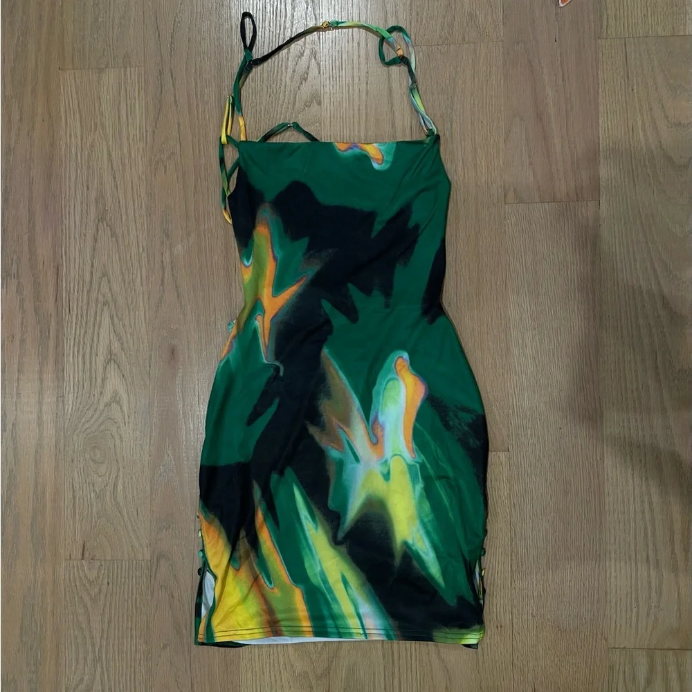 Green patterned dress - Picture 1 of 3